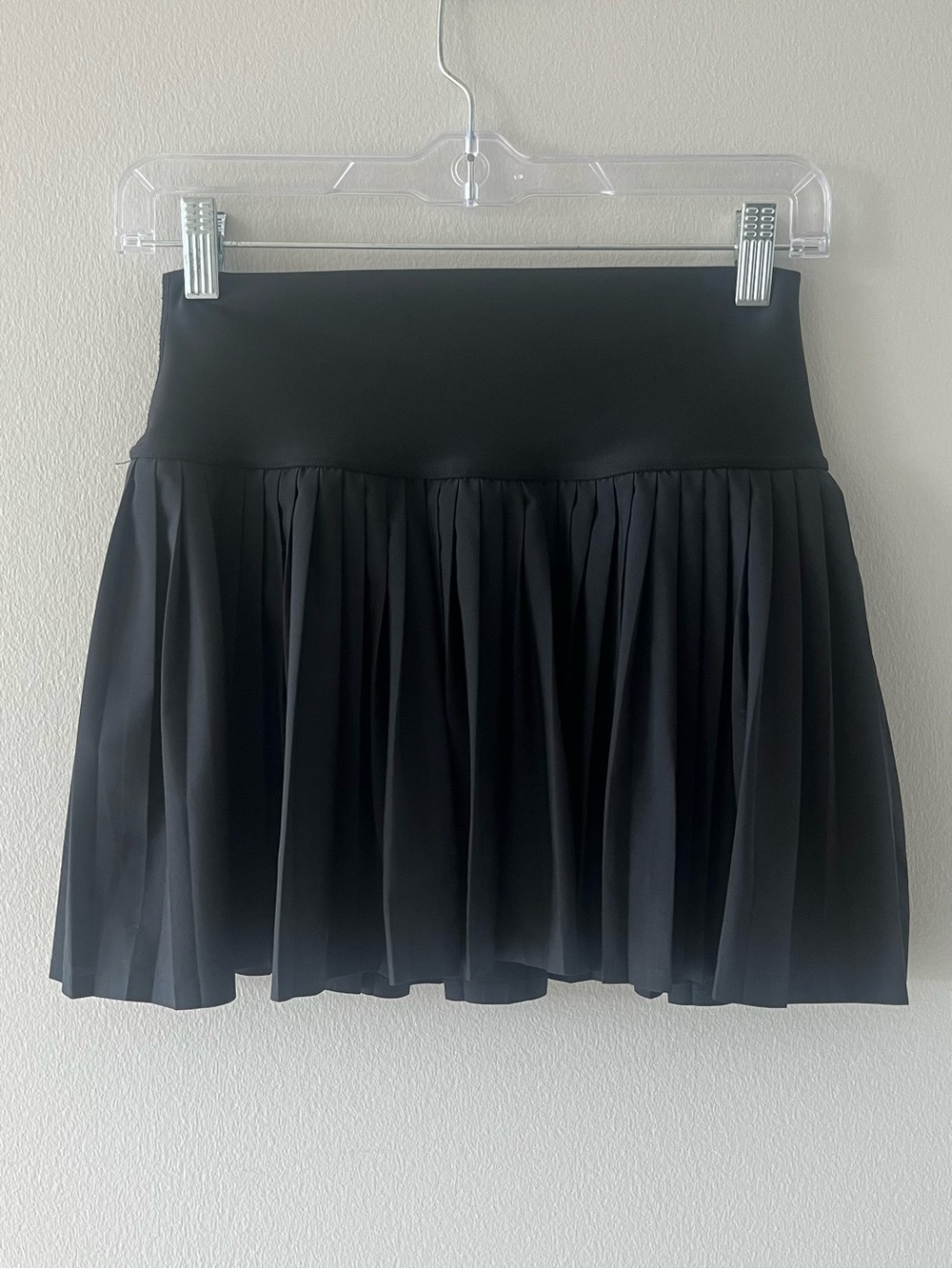 Alo Yoga Black Pleated Tennis Skort